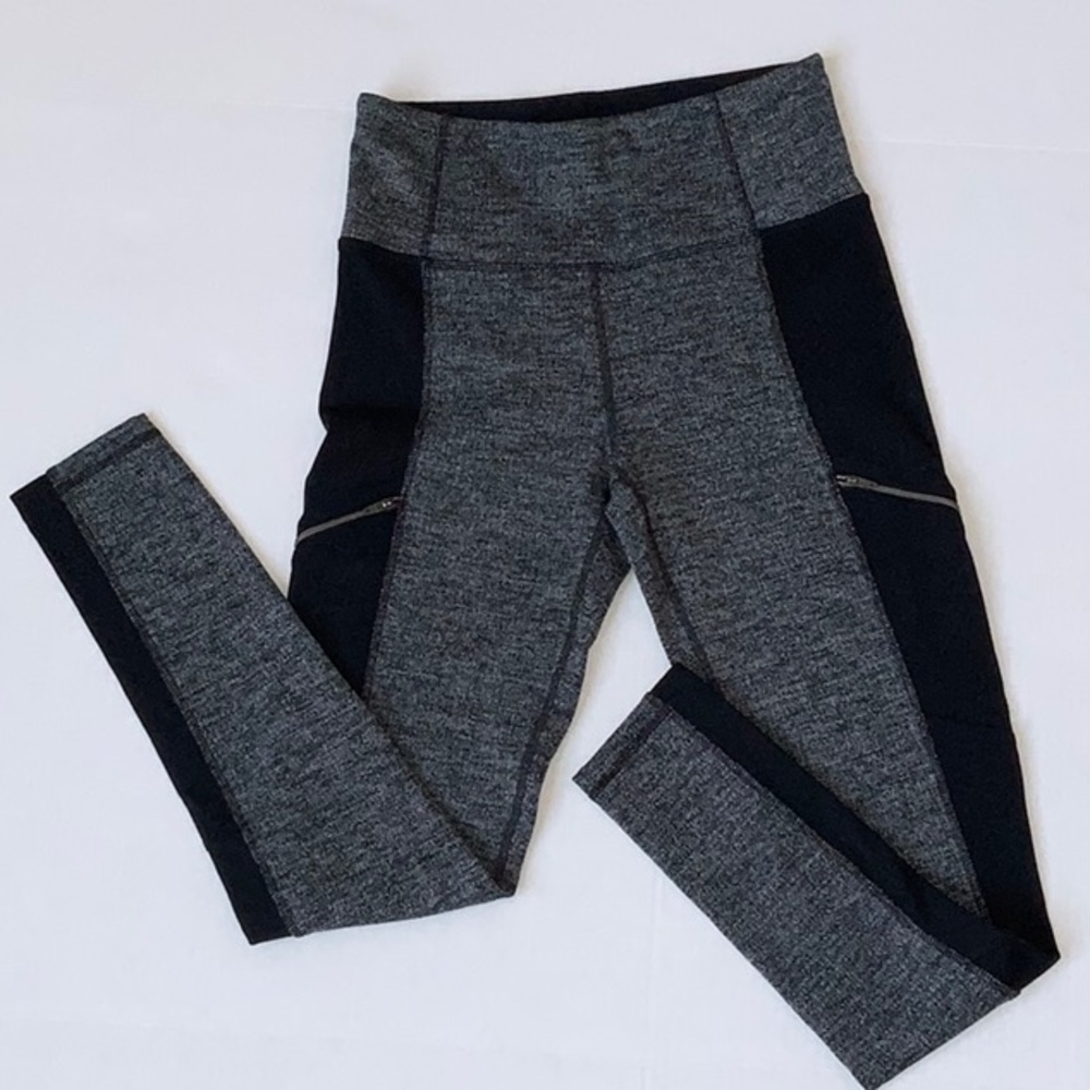 NWOT Athleta Leggings with zipper pockets, Dual Color, Size S